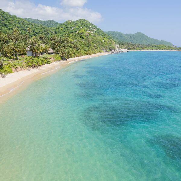 mar de colores y aguas tranquilas