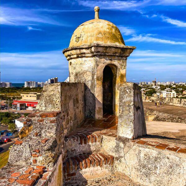 entre murallas y colores