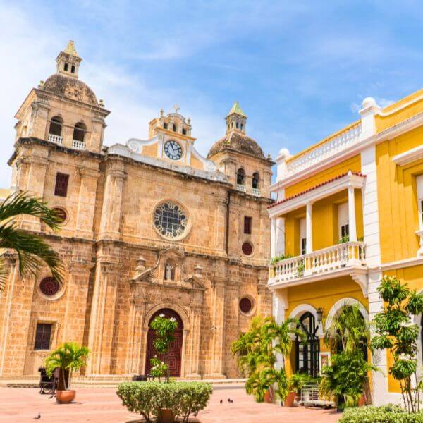 entre murallas y colores